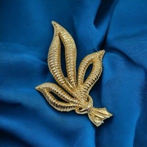 Vintage Brooch Gold Tone Ribbed Leaf Statement Estate Jewelry Pin